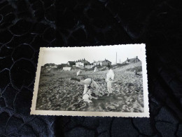 P-290 ,  Photo, Groupe De Judokas à L'entrainement  Sur Une Plage , Circa 1940 - Personnes Anonymes