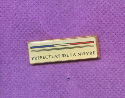 Rare Pins Police Prefecture De La Nievre Signé Beraudy Vaure M204 - Police