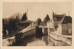 CPSM. 45 MONTARGIS. L'ECLUSE DE LA MAROLLE. - Montargis