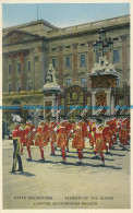 R043607 State Occasions. Yeomen Of The Guard. Leaving Buckingham Palace. Dennis - Monde