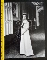 #21  UNITED KINGDOM -  QUEEN ELISABETH - PHOTO BY PETER GRUGEON - Célébrités