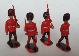 LOT FIGURINES CRESCENT TOYS SOLDAT Coldstream Guard SOLDATS FIGURINE - Militari