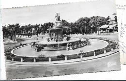 12 AIX EN PROVENCE GRANDE FONTAINE SUR ROTONDE CITE DU ROY RENE 1954 NETB DENTELEE - Aix En Provence