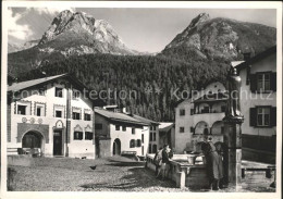 11641136 Scuol Dorfplatz Brunnen Scuol - Autres & Non Classés