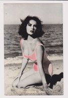 Sexy Actress ELIZABETH TAYLOR With Swimsuit Scene, Vintage Photo Postcard Pin-Up RPPc AK (156) - Actores