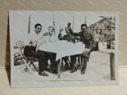 Italy  Photo Italia Foto Persone Pranzo Sul Terrazzo Della Trattoria LEA PIGNA A Capri, Lunedì Di Pasqua 1931 - Europa