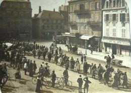 Carte Photo 90 Belfort - La Place Corbis - Défilé De Poilus 1914 1918 ( Devant Le Café Central ) Plis D'angle ! - Belfort - City