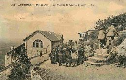 65 - Lourdes - Pic Du Jer - La Place De La Gare Et Le Café - Animée - Superbe Oblitération - CPA - Voir Scans Recto-Vers - Lourdes