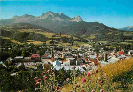 04 - Barcelonnette - Vue Générale - Au Fond, Le Chapeau De Gendarme Et Le Pain De Sucre - Fleurs - CPM - Voir Scans Rect - Barcelonnette