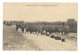 CPA 51 AU CAMP DE CHALONS Un Débarquement De Personnel - Camp De Châlons - Mourmelon