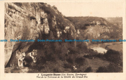 R044279 Laugerie Basse. Vue De La Terrasse De La Grotte Du Grand Roc - Wereld