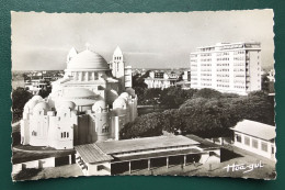 Dakar, La Cathedrale Et Le Building SIM, Ed Cerbelot, N° 725 - Senegal