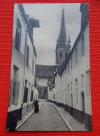 LEUVEN   -  Klein Begijnhof En Toren Der H. Gertrudis Kerk - Leuven