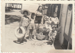 JEWISH JUDAICA TURQUIE CONSTANTINOPLE HALKI FAMILY ARCHIVE SNAPSHOT PHOTO FEMME ENFANT MAILLOT DE BAIN  6.2X8.6cm. - Anonymous Persons