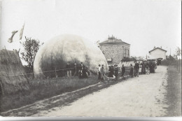 BALLON - CARTE PHOTO Non Située - Train Au Fond - Dirigeables