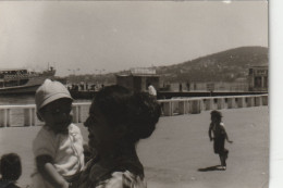 JEWISH JUDAICA TURQUIE CONSTANTINOPLE HALKI PRINKIPO FAMILY ARCHIVE SNAPSHOT PHOTO FEMME ENFANT  7.4X10.4cm. - Personnes Anonymes