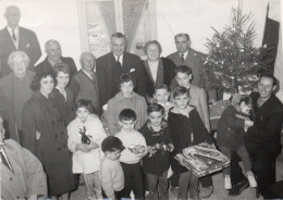 PHOTO ORIGINALE GF F1 - PHOTO DE GROUPE - NICE - REMISE DE CADEAUX LORS D'UN ARBRE DE NOEL - Anonymous Persons