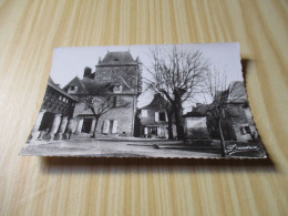 CPSM Domme (24).Hôtel Du Gouverneur Et Place De La Halle. - Domme