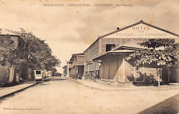 Madagascar - DIÉGO SUAREZ - Antisrane - Rue Flacourt - Hôtel Du Piémont Et De Provence - Ed. Charifou-Jeewa  - Madagaskar
