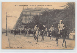 Algérie - Chasseurs D'Afrique - Le Défilé Du Régiment Et Son étendart à Alger - UN COIN MANQUANT Voir Les Scans Pour L'é - Otros & Sin Clasificación