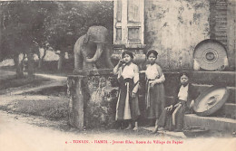 Viet-Nam - HANOÏ - Jeunes Filles, Route Du Village Du Papier - Ed. Imprimeries R - Vietnam