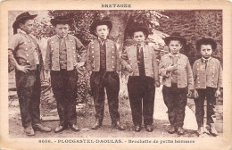 29-PLOUGASTEL DAOULAS FOLKLORE BROCHETTE DE PETITS HOMMES-N°T2520-G/0359 - Plougastel-Daoulas