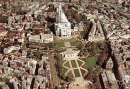 EN SURVOLANT PARIS - LA BUTTE MONTMARTRE LE SQUARE WILLETTE ET LA BASILIQUE DU SACRE COEUR DE MONTMARTRE - Sacré-Coeur