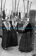 R044542 Old Postcard. Native Women. RP - Monde