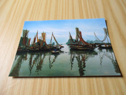 Baie D'Ha Long (Viêt-Nam).Arrivée De La Barque à L'embarcadère. - Viêt-Nam