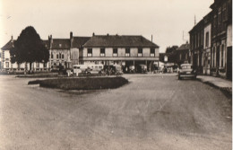 MAIGNELAY  Place Du Marché - Maignelay Montigny