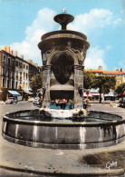 63 ISSOIRE  La Fontaine Place De La République            (Scan R/V) N°   4   \MT9112 - Issoire