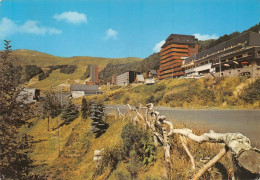 63 Besse-et-Saint-Anastaise   SUPER-BESSE Centre De La Station Et La PERDRIX    (Scan R/V) N°   33    \MT9111 - Besse Et Saint Anastaise