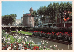 66 PERPIGNAN  Le Castillet  Fleuri    (Scan R/V) N°   10   \MT9122 - Perpignan