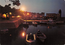 66 COLLIOURE   Les Barques De Pêche Zodiac De Nuit  (Scan R/V) N°   43   \MT9127 - Collioure