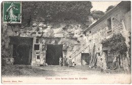 CPA DE CHARS  (VAL D'OISE)  UNE FERME DANS LES GROTTES - Chars