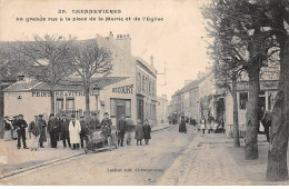 CHENNEVIERES - La Grande Rue à La Place De La Mairie Et De L'Eglise - état - Chennevieres Sur Marne