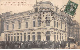 LEVALLOIS PERRET - L'Hôtel Des Postes, Le Jour De L'ouverture - état - Levallois Perret