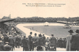 BOIS DE VINCENNES - Vélodrome Municipal - Sur La Piste Pendant Une Course De Vitesse - Très Bon état - Vincennes