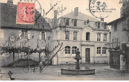VIC SUR CERE - La Mairie Et Les Ecoles - Très Bon état - Other & Unclassified