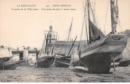 CONCARNEAU - L'entrée De La Ville Close - Vue Prise Du Port à Marée Basse - Très Bon état - Concarneau