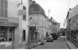 GARGENVILLE - La Grande Rue - Très Bon état - Gargenville