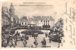 LAMBALLE - La Grande Place, Un Jour De Cavalcade - Très Bon état - Lamballe