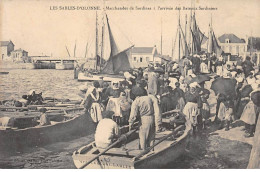 LES SABLES D'OLONNE - Marchandes De Sardines à L'arrivée Des Bateaux Sardiniers - Très Bon état - Sables D'Olonne