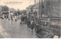 LES SABLES D'OLONNE - Déchargement D'un Bateau De Thon - Très Bon état - Sables D'Olonne