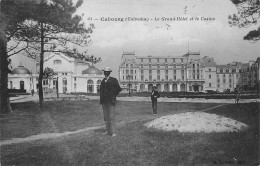 CABOURG - Le Grand Hôtel Et Le Casino - Très Bon état - Cabourg