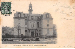 VERNON - Hôtel De Ville Vu Place Adolphe Barette - état - Vernon