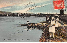 VICHY - Pêcheurs Sur Les Bords De L'Allier - Très Bon état - Vichy