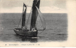 DUNKERQUE - Pêcheurs En Pleine Mer - Très Bon état - Dunkerque