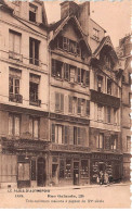 PARIS - Très Curieuses Maisons à Pignon - Rue Galande - état - Autres Monuments, édifices