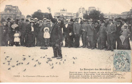 PARIS - Le Charmeur D'Oiseaux Aux Tuileries - Le Banquet Des Moineaux - état - Parcs, Jardins